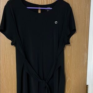 Chase branded Lands' End Black Short Sleeve long shirt